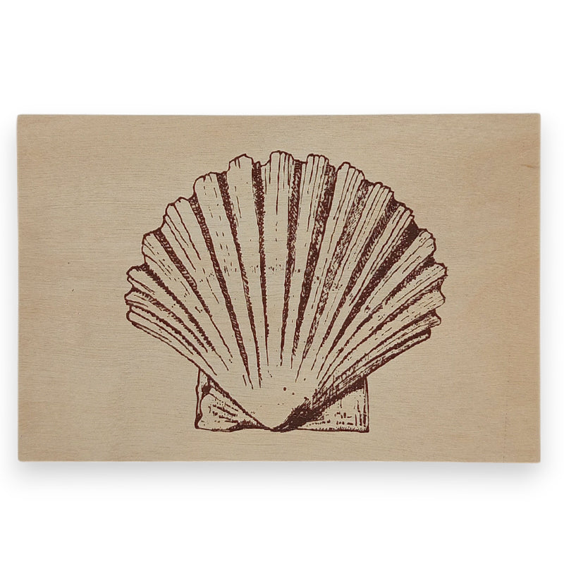 carte postale coquille Saint-Jacques en bois sérigraphiée qui peut être envoyée par la poste avec un seul timbre