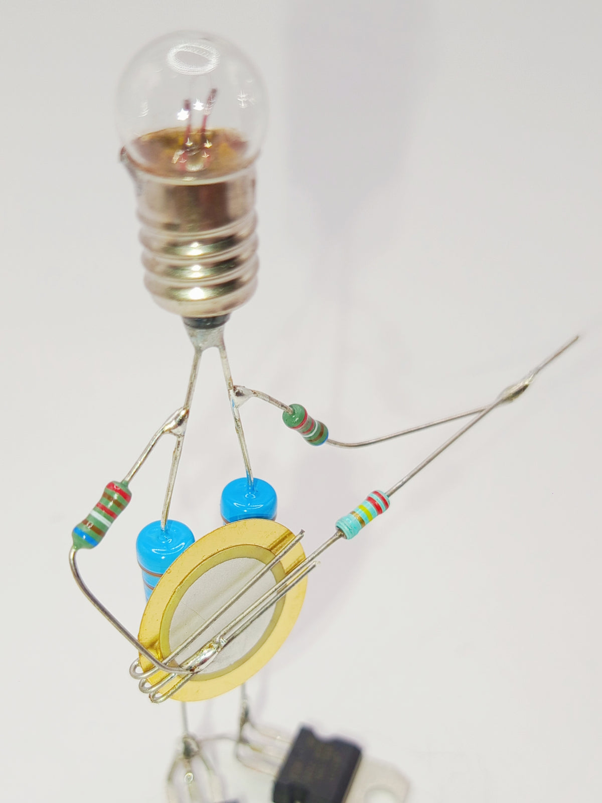 Sculpture électronique - Le banjo ou guitare