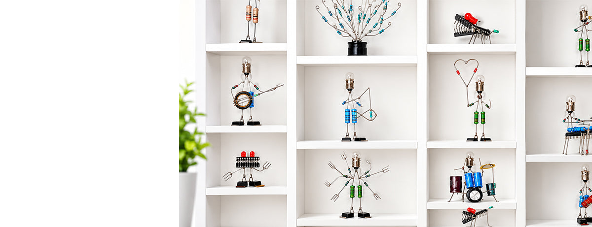 figurines en composants électronique recyclés